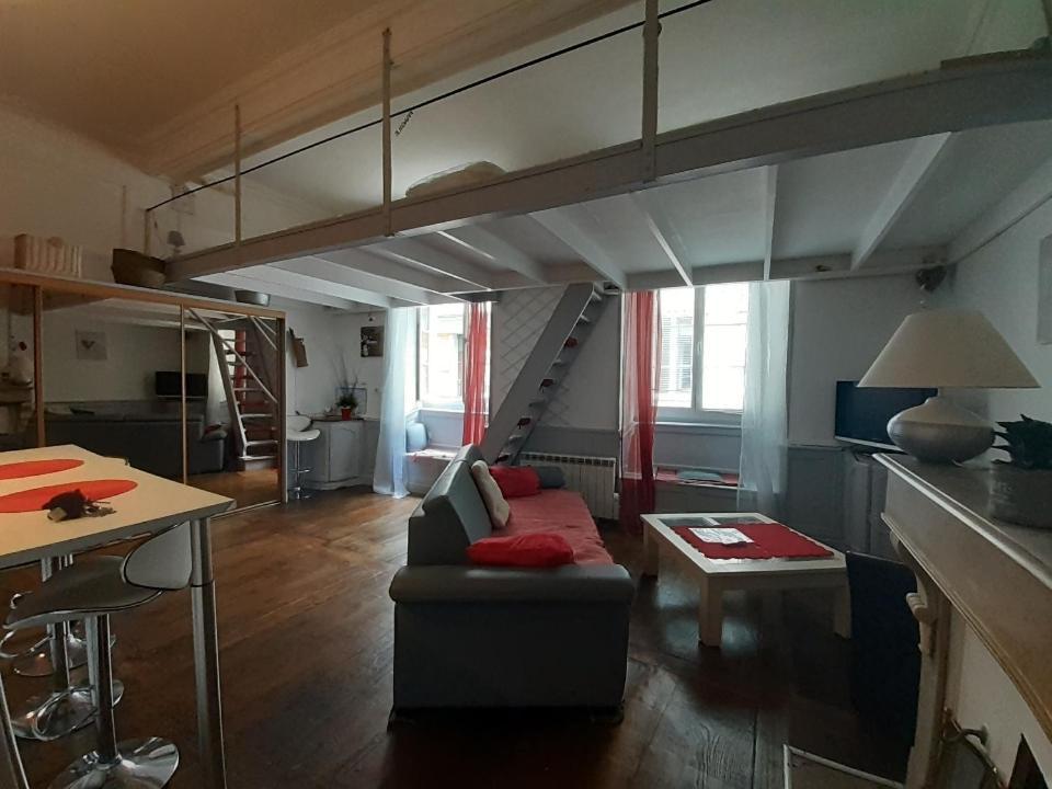 Coquet Studio En Mezzanine Nuit Pour 2 Personnes 생지롱 외부 사진