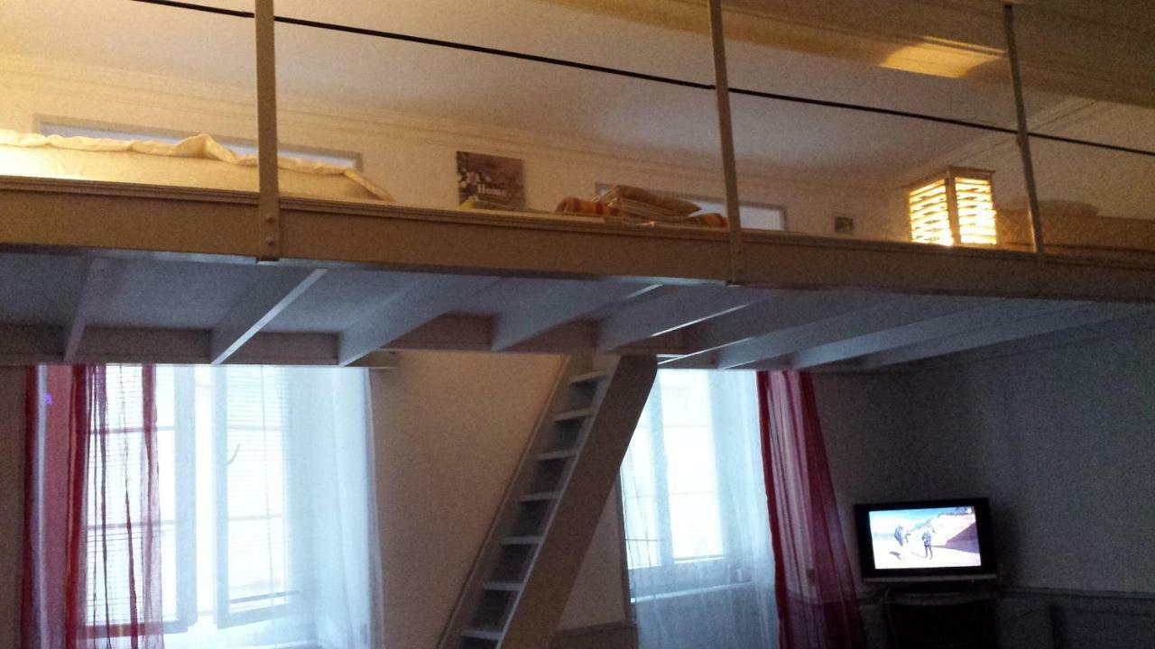 Coquet Studio En Mezzanine Nuit Pour 2 Personnes 생지롱 외부 사진