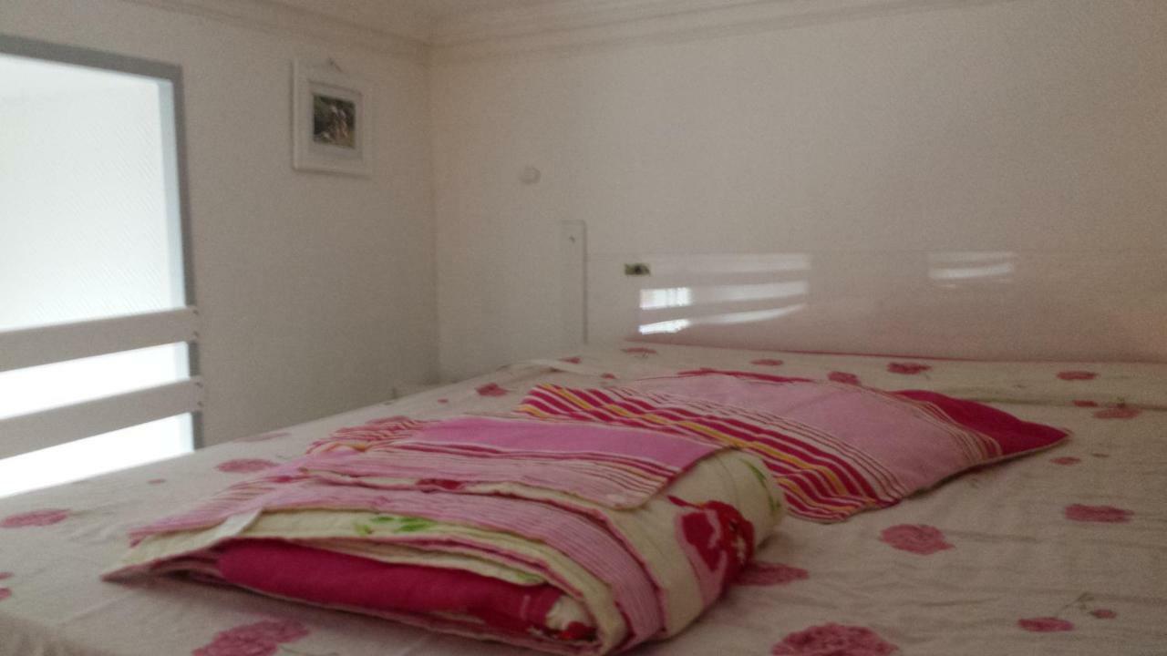 Coquet Studio En Mezzanine Nuit Pour 2 Personnes 생지롱 외부 사진
