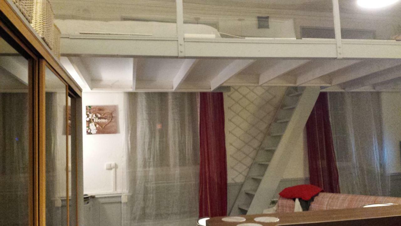 Coquet Studio En Mezzanine Nuit Pour 2 Personnes 생지롱 외부 사진